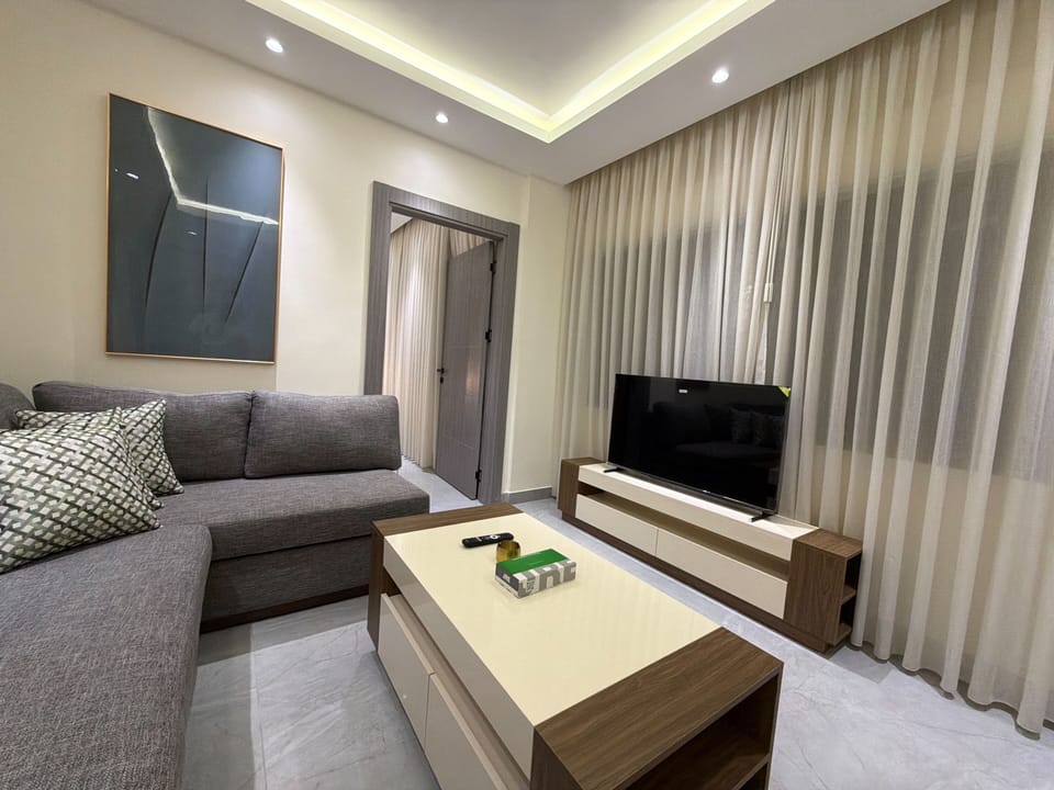Apartment, 1 Bedroom, Accessible, Smoking | Living room