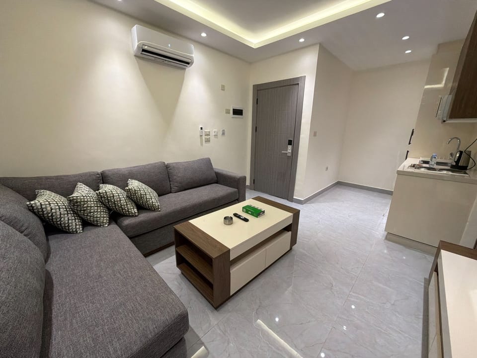 Apartment, 1 Bedroom, Accessible, Smoking | Living room