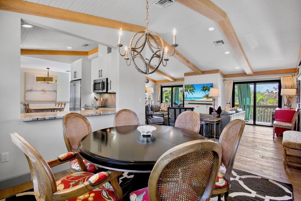 Second Dining Area with Seating
