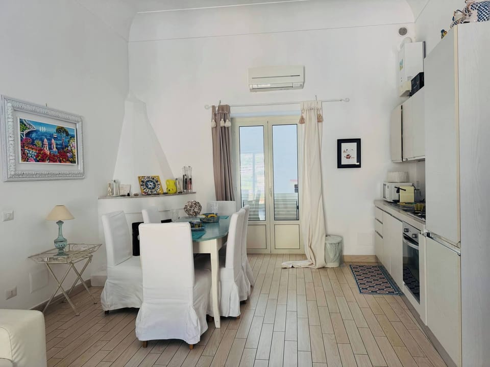House, 3 Bedrooms, Balcony | Dining