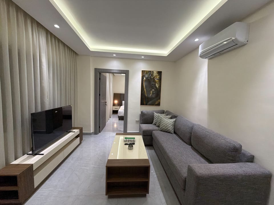 Apartment, 1 Bedroom, Accessible, Smoking | Living room