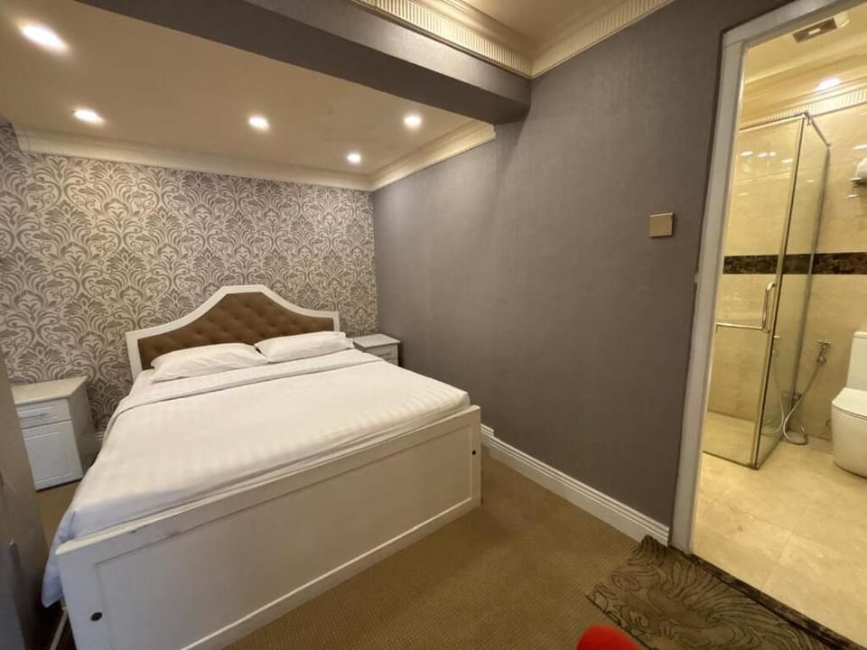 Luxury Double Room, Garden View | Laptop workspace, free WiFi