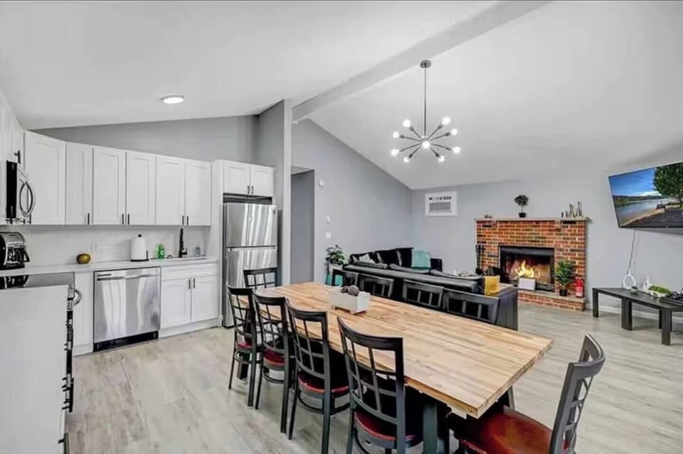 Spacious dinning table with 10-12 seating