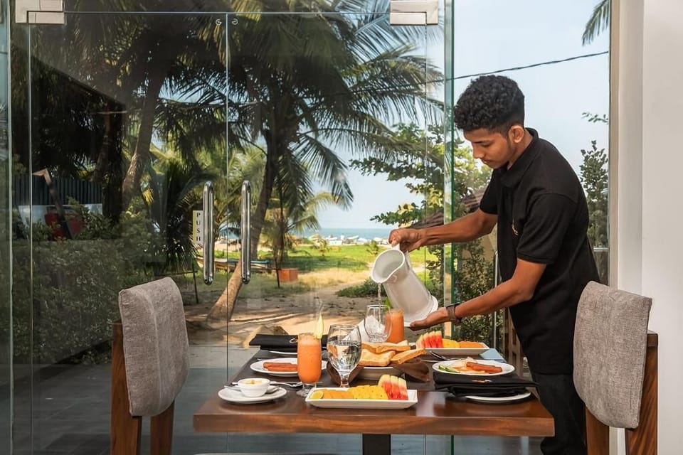 Deluxe Double Room | Dining