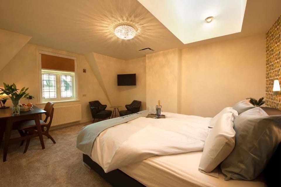 Deluxe Twin Room, City View | In-room safe, soundproofing, free WiFi