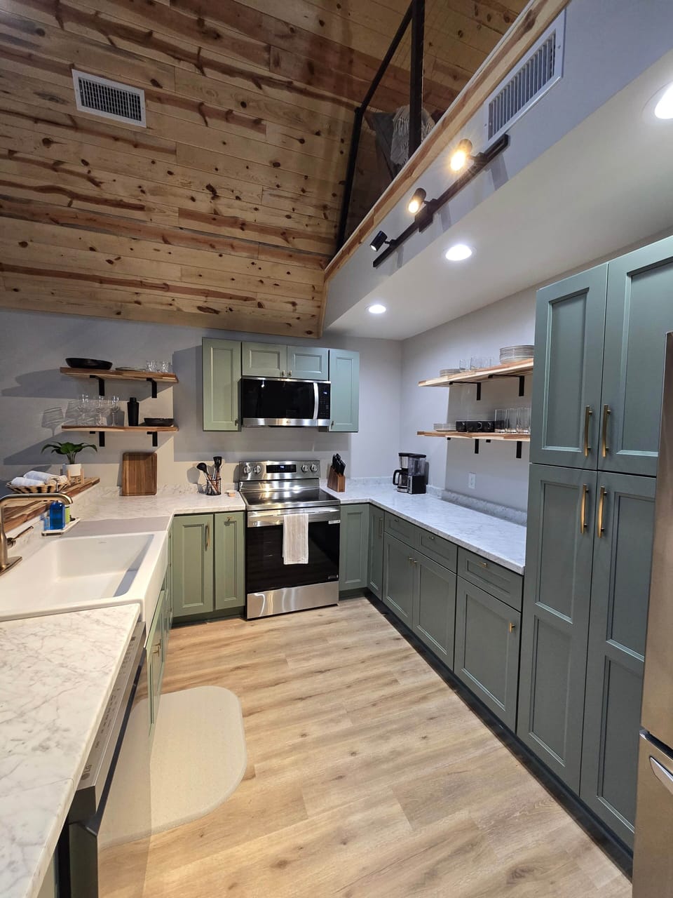 Full size kitchen with appliances and everything you need to prepare your favorite meal.