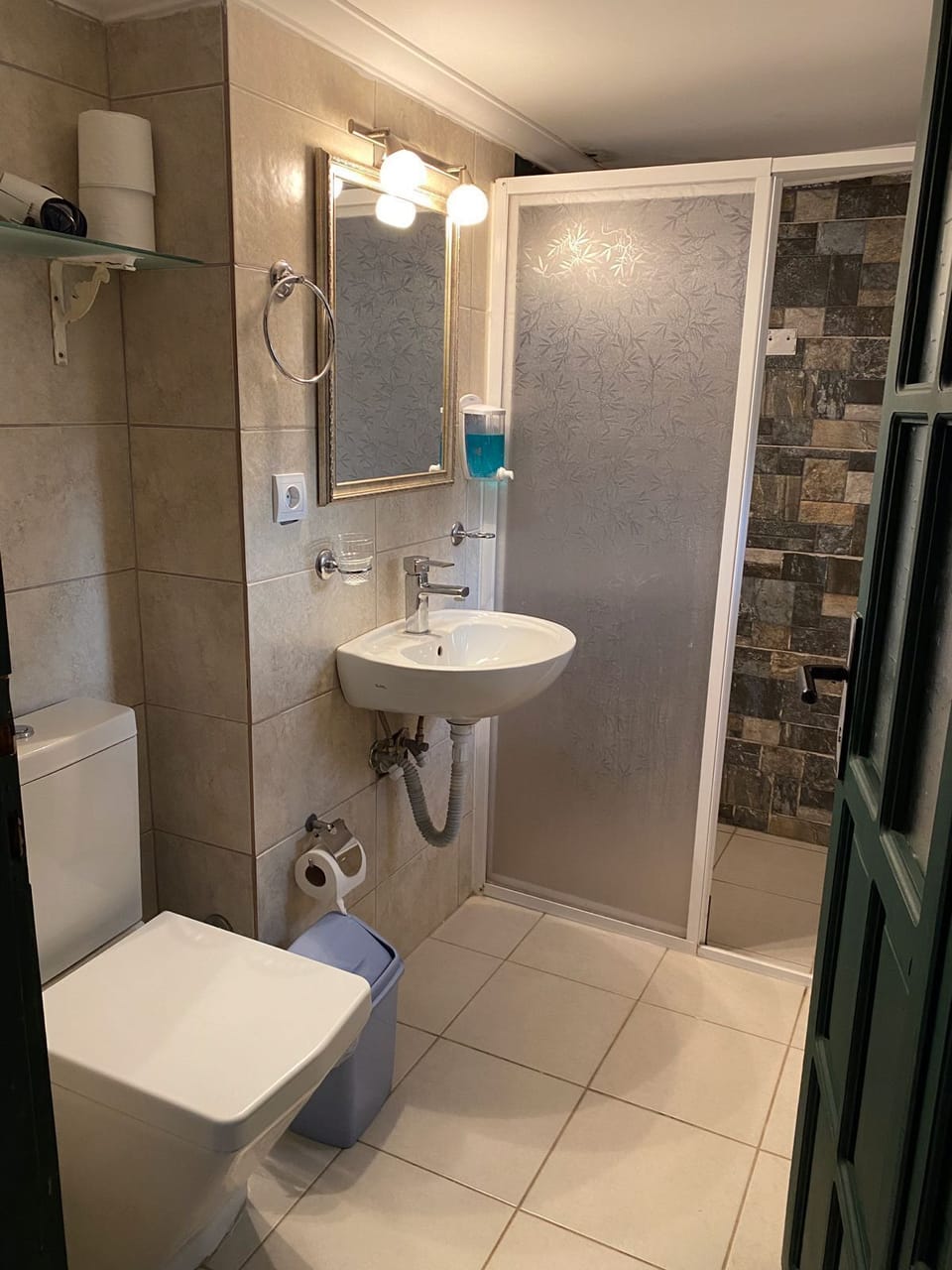 Classic Twin Room, Mountain View | Bathroom | Free toiletries, hair dryer, soap, toilet paper