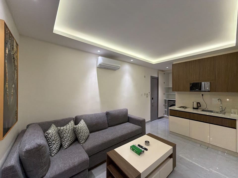 Apartment, 1 Bedroom, Accessible, Smoking | Living room