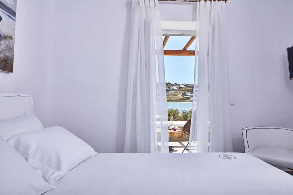 Premium bedding, minibar, in-room safe, soundproofing