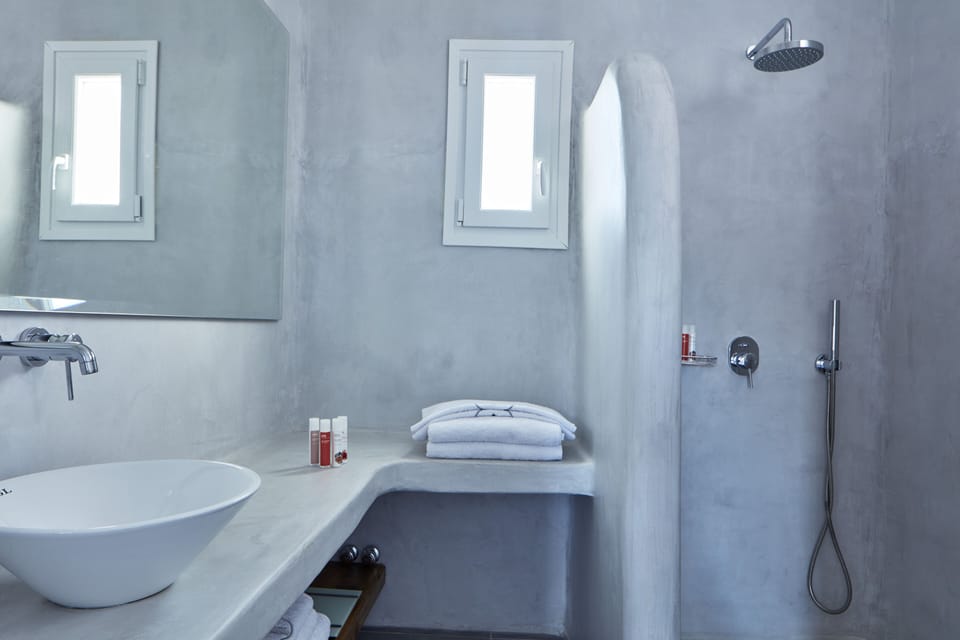 Shower, free toiletries, hair dryer, bathrobes