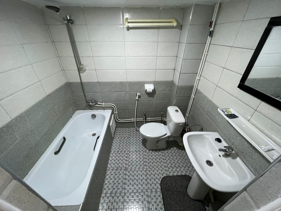 Towels, soap, shampoo, toilet paper