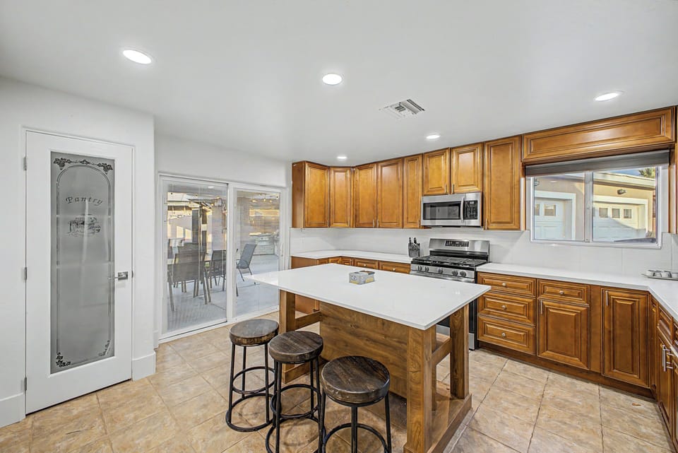 Custom chefs kitchen with quartz countertop and high end appliances 