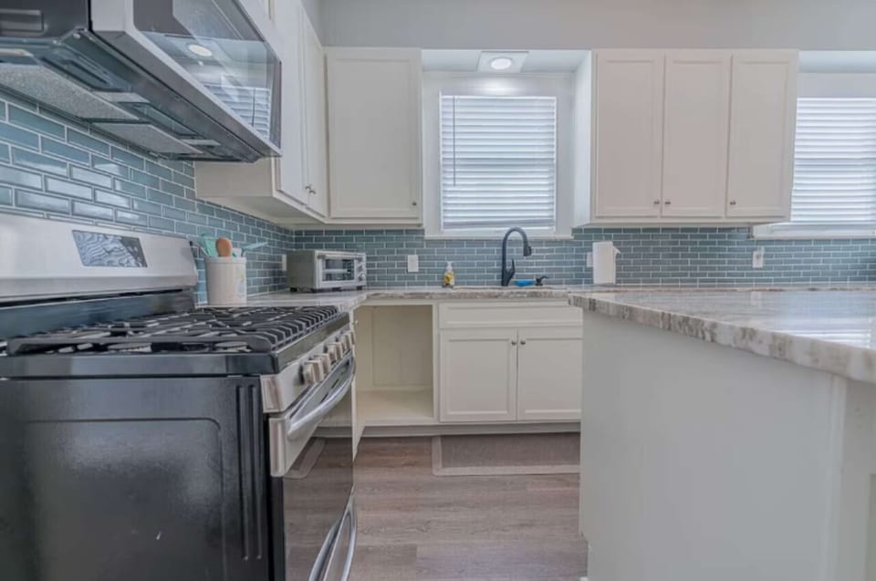 House, Multiple Beds, Garden View (Uptown Cottage) | Private kitchen