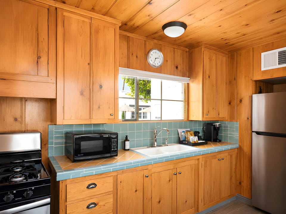 Luxury Bungalow, Pool View | Private kitchen | Full-size fridge, microwave, oven, stovetop