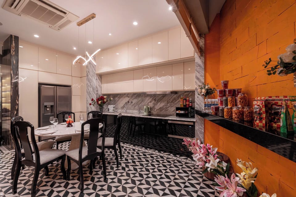 Luxury Villa, City View | Dining