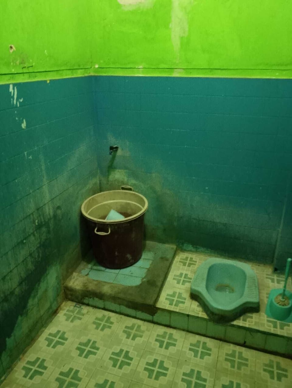 Basic Room | Bathroom