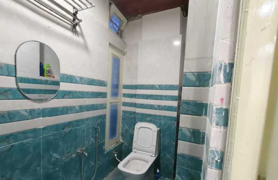 Deluxe Room | Bathroom | Shower, soap, shampoo