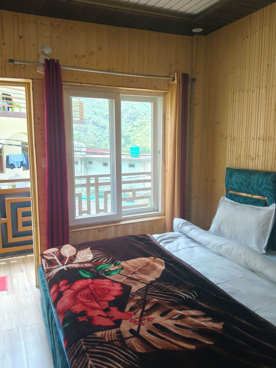 Standard Single Room, Balcony, Mountain View | Desk