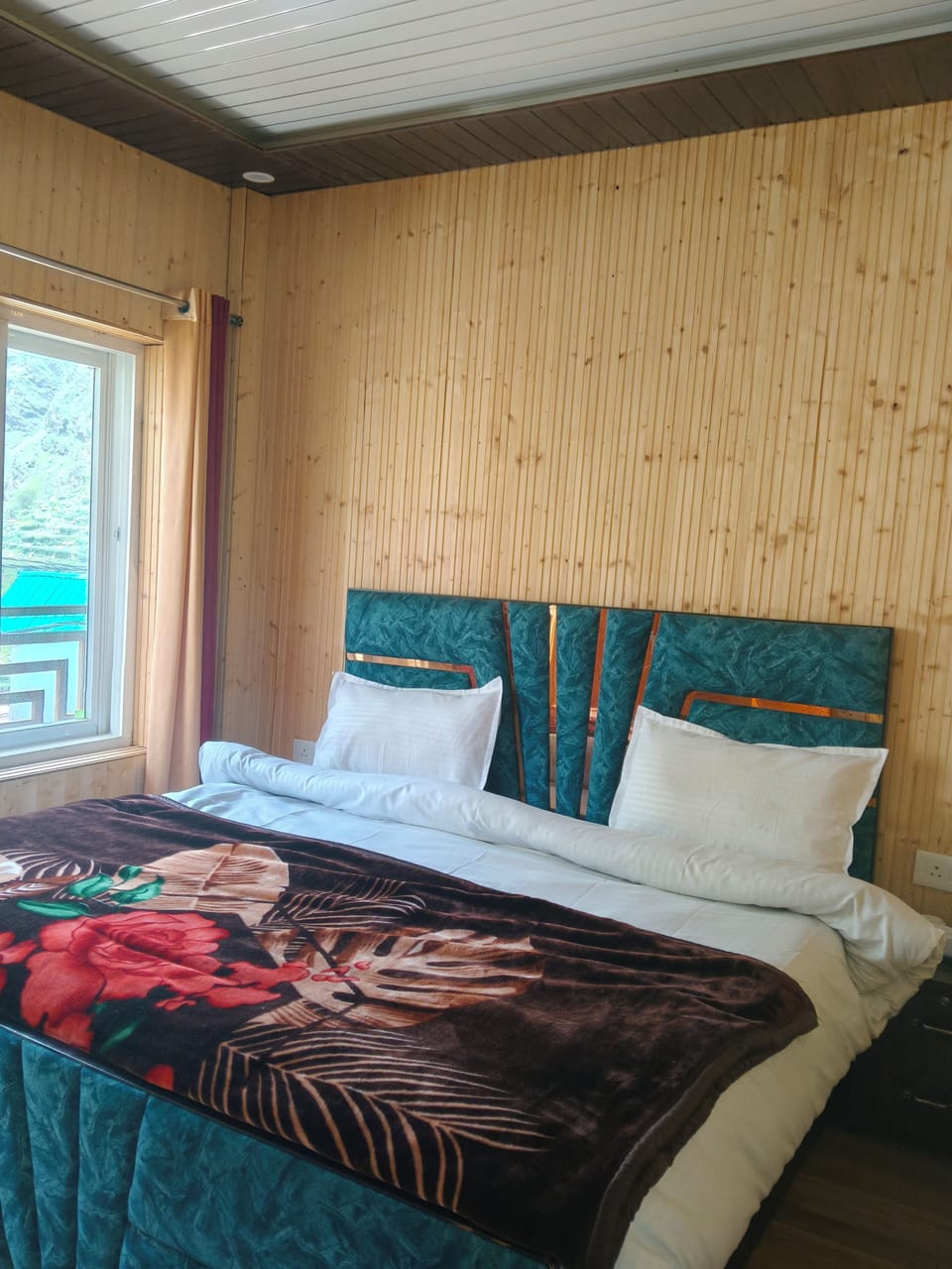 Standard Single Room, Balcony, Mountain View | Desk