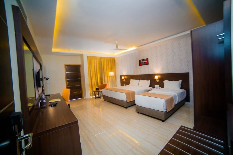 Deluxe Triple Room | In-room safe, blackout drapes, iron/ironing board, WiFi (free)