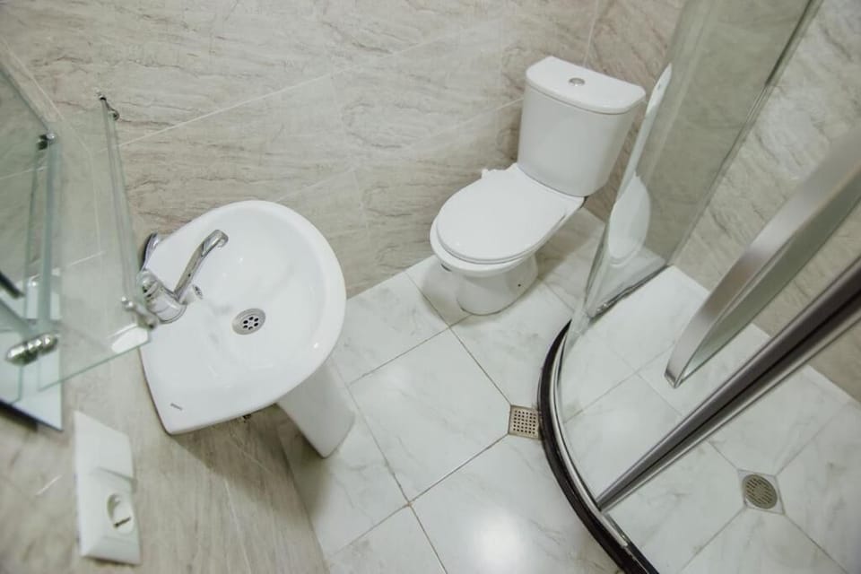 Double Room, Balcony, Courtyard View | Bathroom | Free toiletries, hair dryer, towels, soap