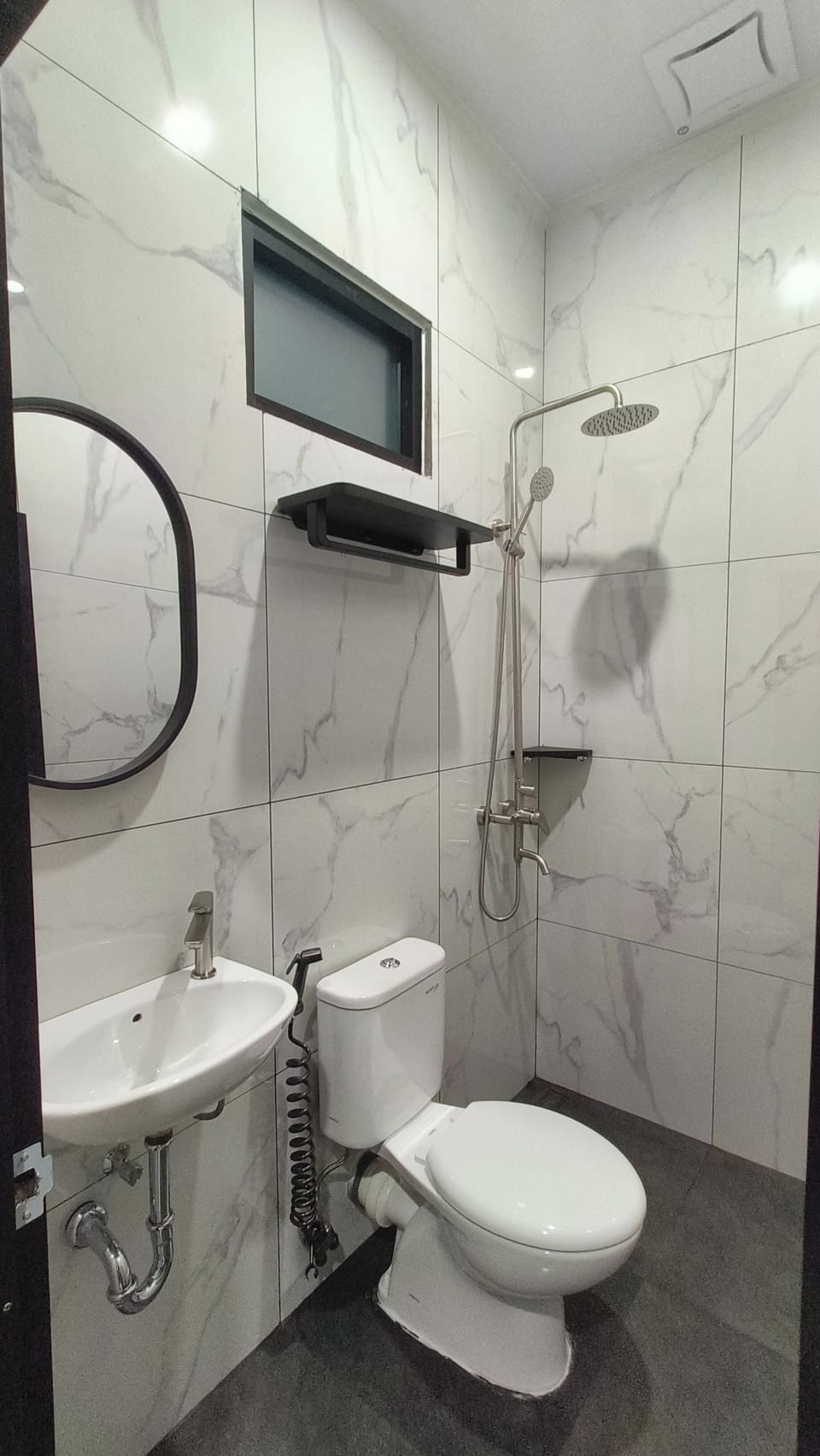 Standard Single Room | Bathroom | Shower, rainfall showerhead, towels, soap