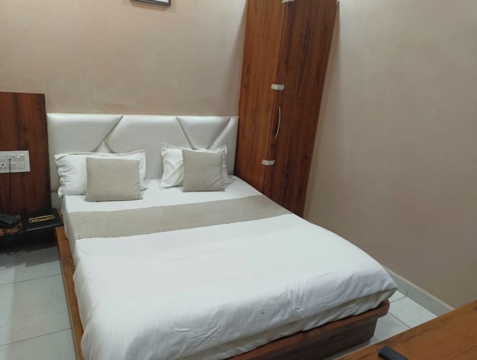 Double or Twin Room | Free WiFi