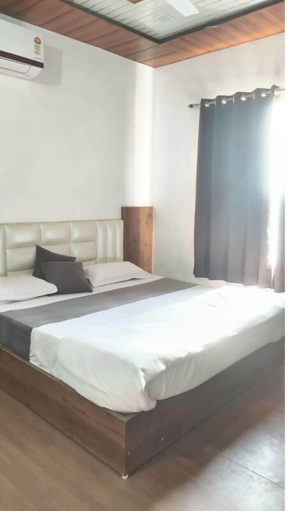 Deluxe Double Room Single Use | Free WiFi