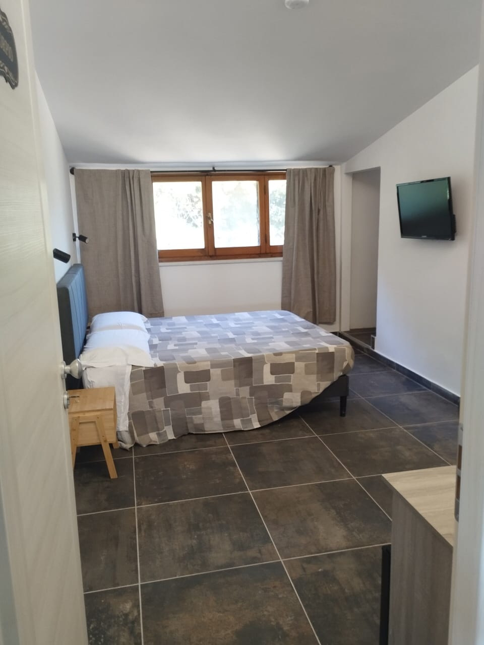 Classic Double Room, Garden View | WiFi (free)