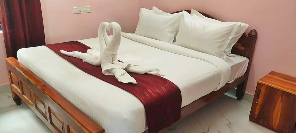 Deluxe Room, Patio | Desk, laptop workspace, free WiFi