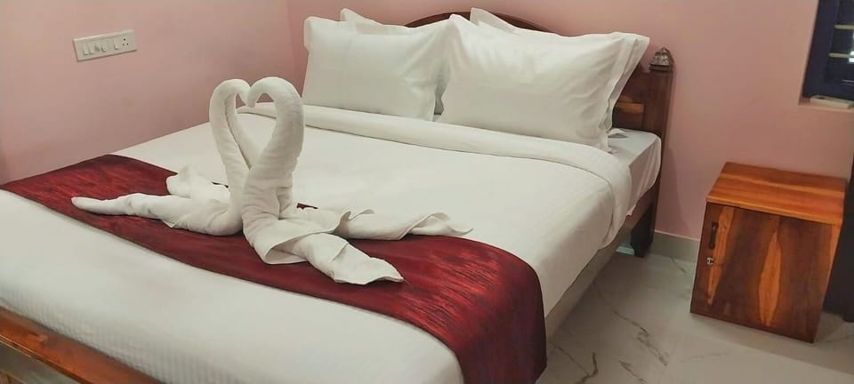 Deluxe Room, Patio | Desk, laptop workspace, free WiFi