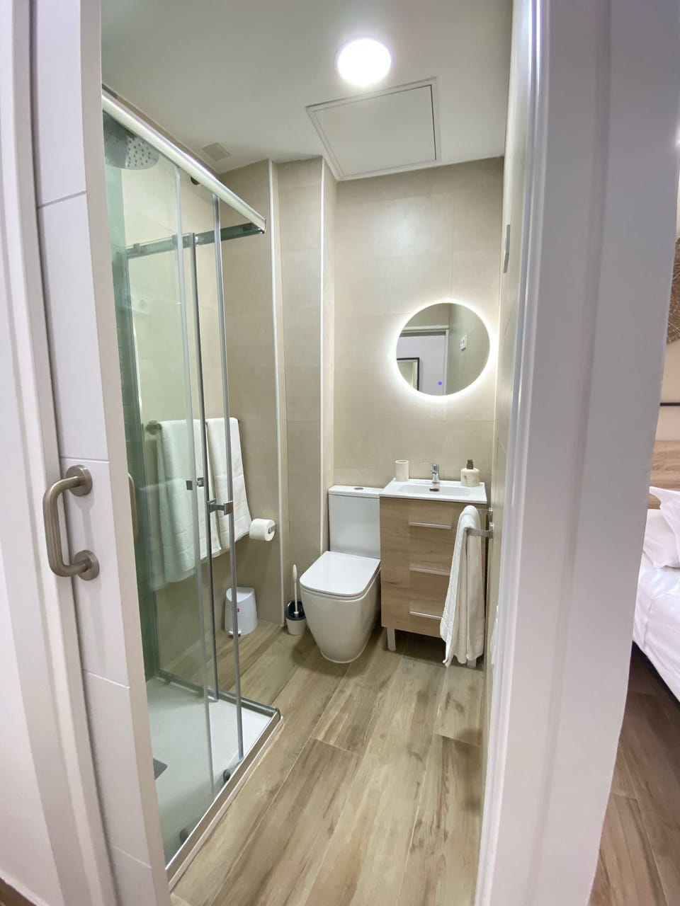Standard Double Room | Bathroom | Shower, towels, soap, shampoo
