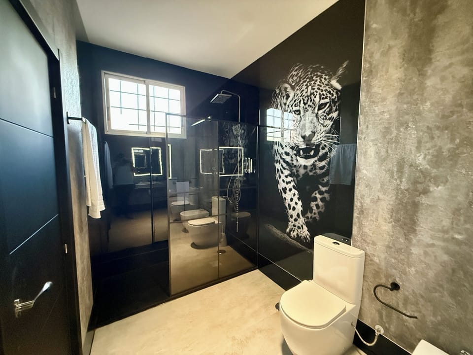 Double Room | Bathroom | Shower, free toiletries, towels, toilet paper