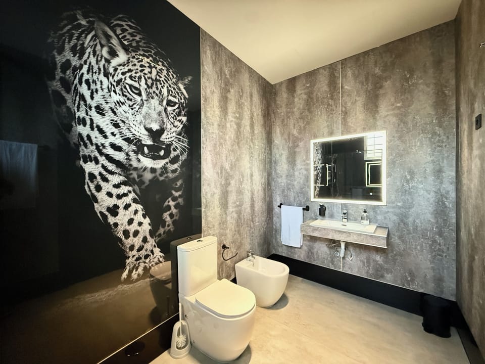 Double Room | Bathroom | Shower, free toiletries, towels, toilet paper