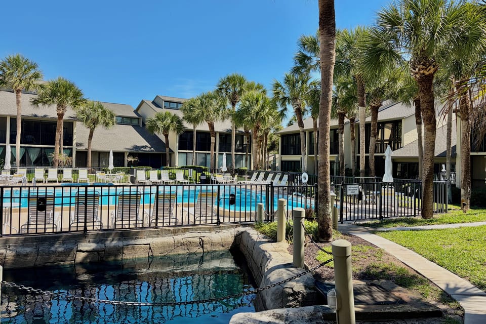 Village Las Palmas pool area