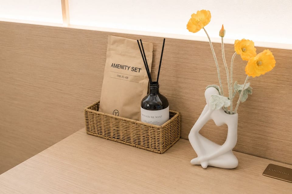Deluxe Double or Twin Room | Bathroom amenities | Shower, free toiletries, hair dryer, towels