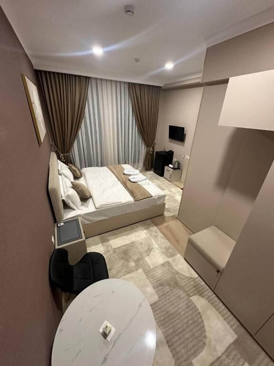 Basic Double Room, Balcony, Courtyard View | Iron/ironing board (on request), WiFi (free), bed sheets