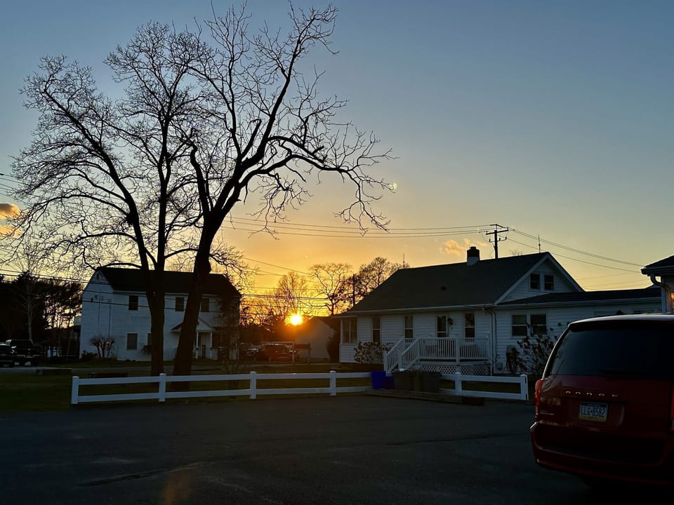 Hawk Haven Vineyard is in the corner and the bike trail close, a great neighborhood spot with a ton of long term residents. you WILL hear the roosters at dawn, our neighbors all have them ❤️