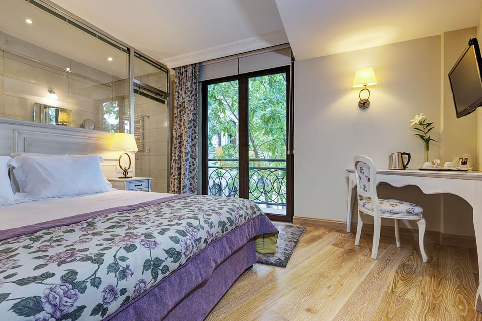 Comfort Double Room, Balcony, Garden View | Premium bedding, minibar, free WiFi, bed sheets