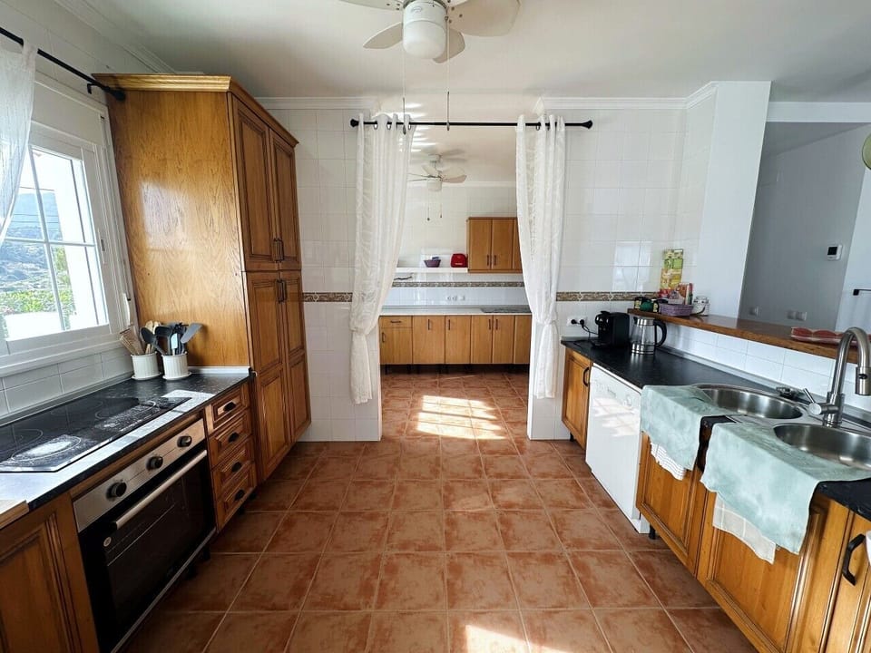 Fully equipped kitchen