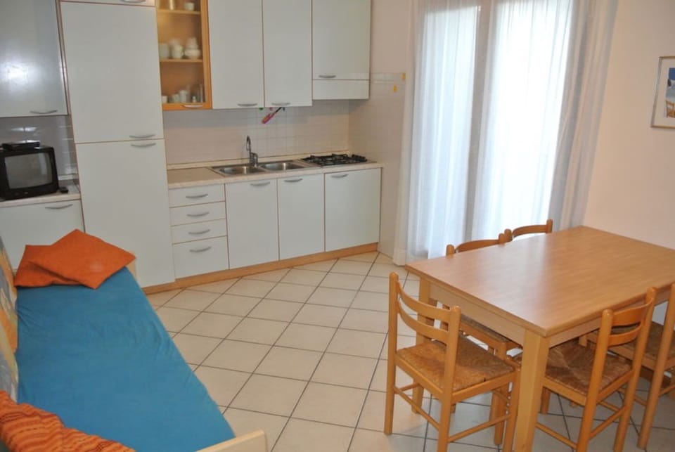 Apartment, 2 Bedrooms, Balcony | Interior