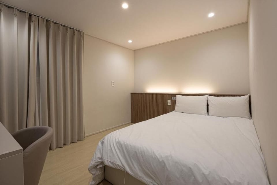 Deluxe Double Room, 1 Double Bed, Non Smoking | Desk, laptop workspace, free WiFi