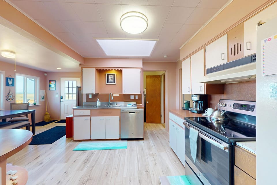 Spacious Coastal Kitchen