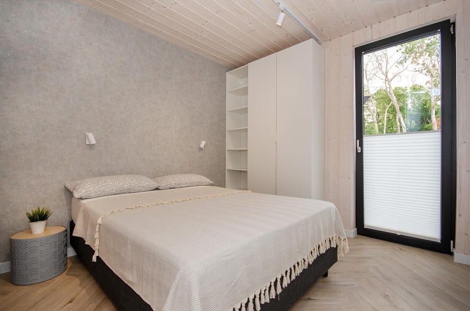 House | 2 bedrooms, individually furnished, iron/ironing board, bed sheets