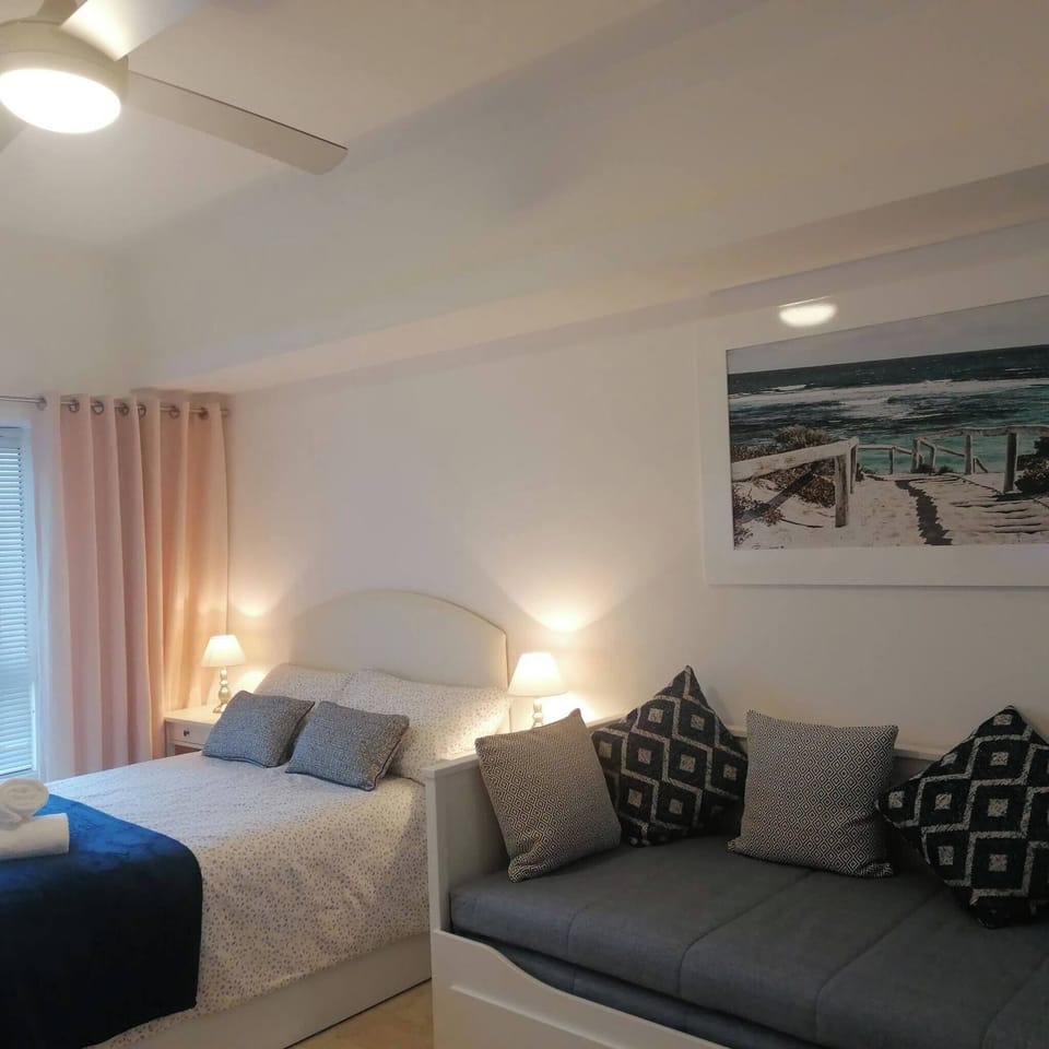 Charming Studio Apartment With Pool Access in Central Gibraltar Apartment in Gibraltar