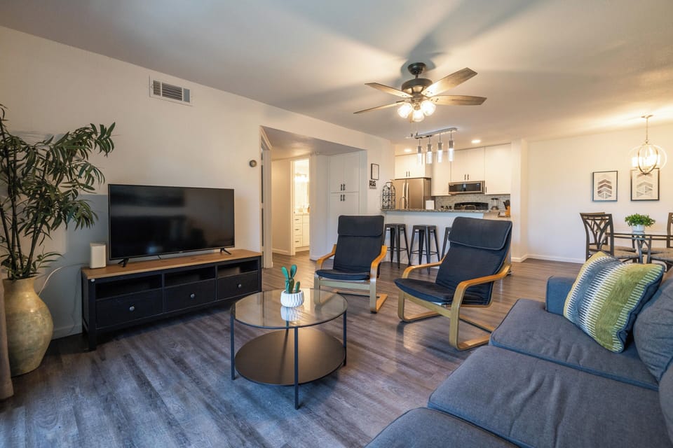 Your home base for Old Town dining, golf, and spring training
