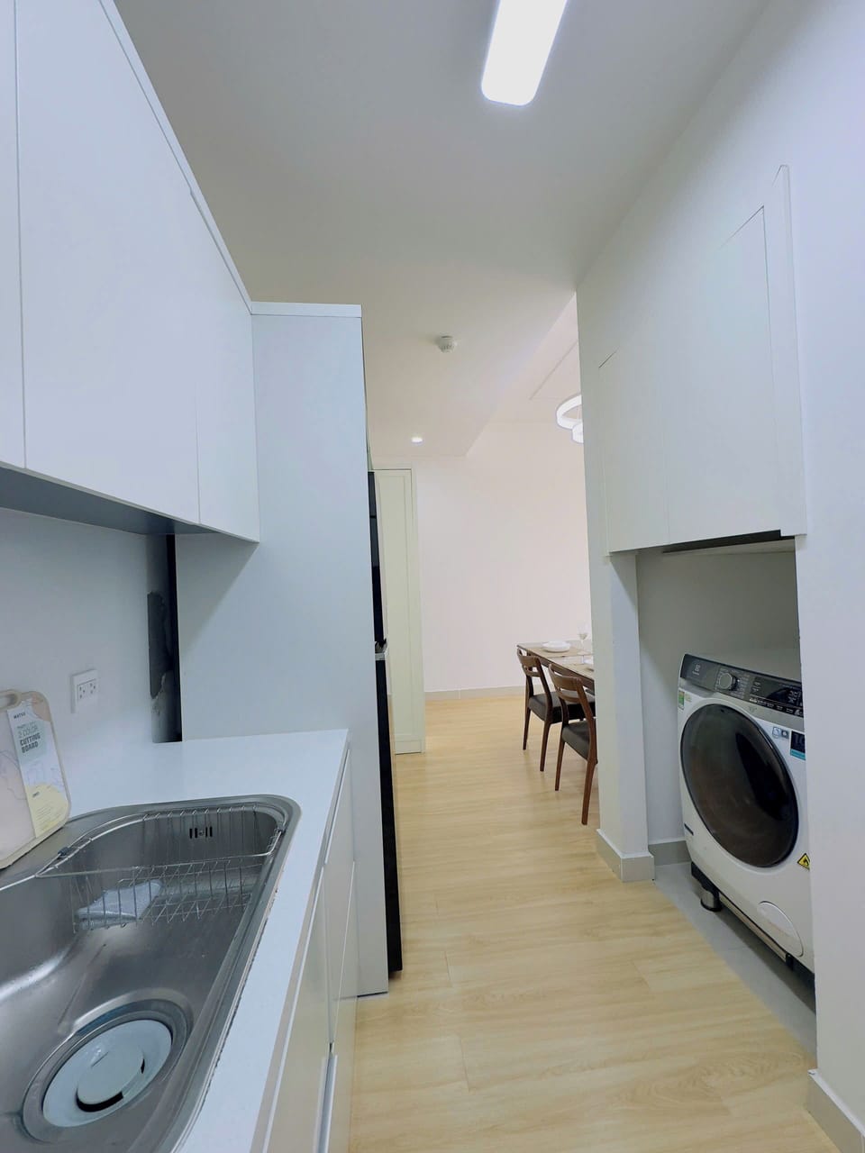 Deluxe Apartment, 1 King Bed, Balcony, River View | Private kitchen | Fridge, microwave, stovetop, cookware/dishes/utensils