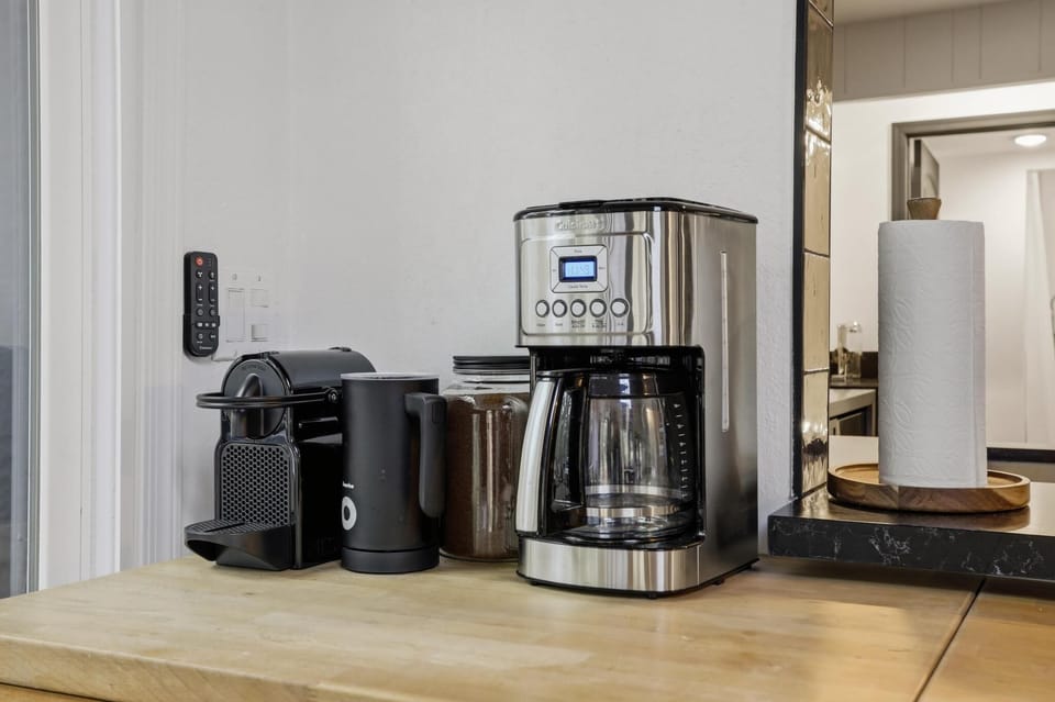 We are serious about coffee. Drip machine with Press Coffee or Nespresso + pods