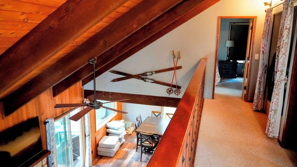 Upstairs hallway to bedrooms