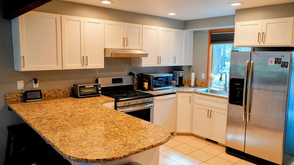 Full kitchen